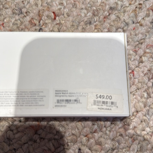 MQXE2AM/A
Apple Watch 42mm Red Sport Band Project Red - Picture 4 of 4